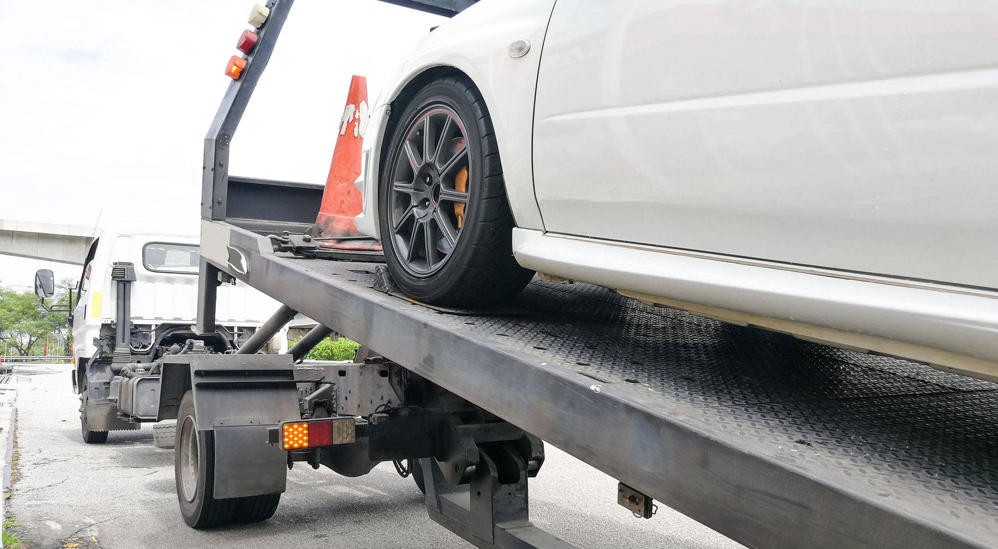 White Towtruck Lift